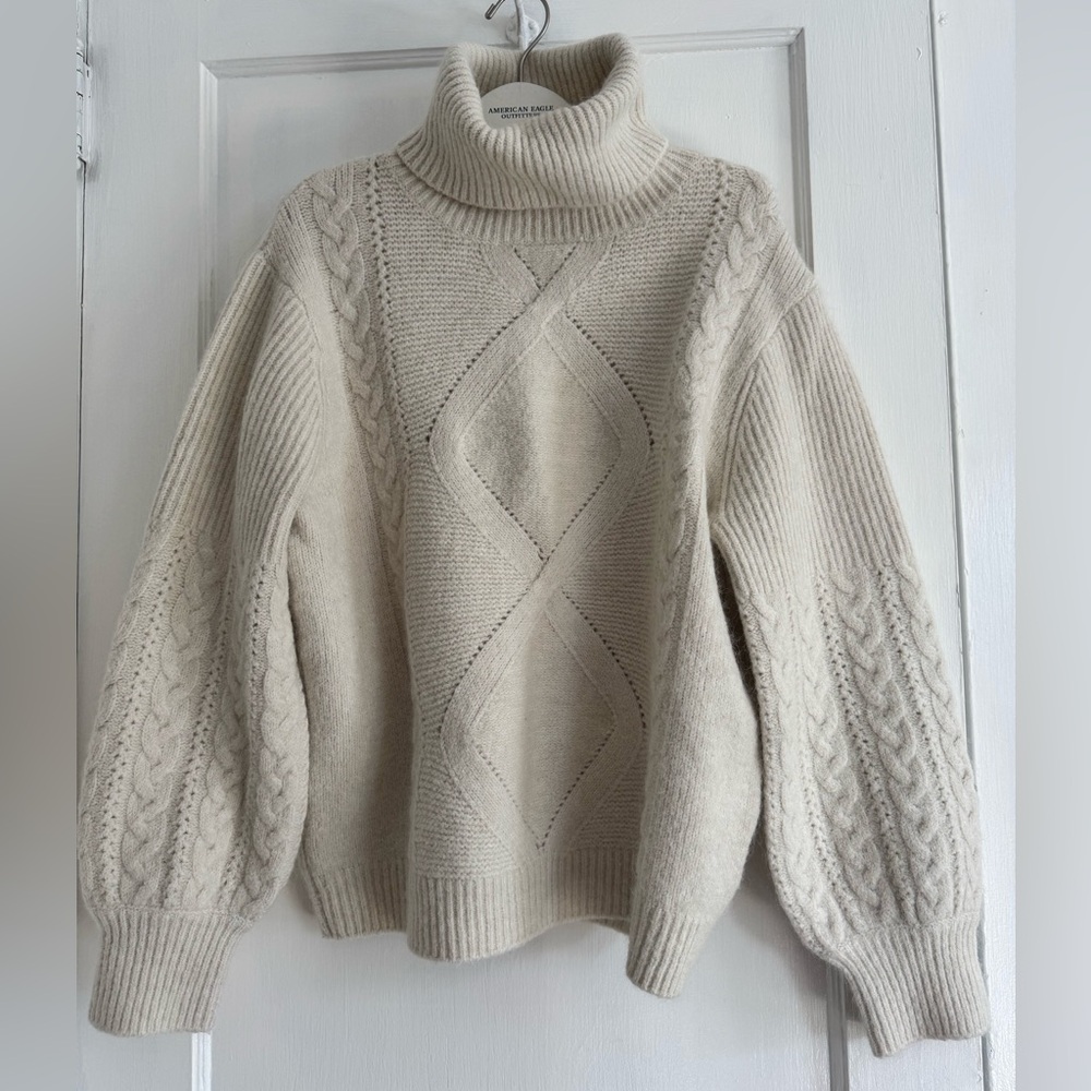 Beige turtleneck sweater, like new